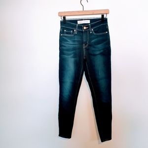 Levis mid rise skinny jeans, dark wash size 2, 26